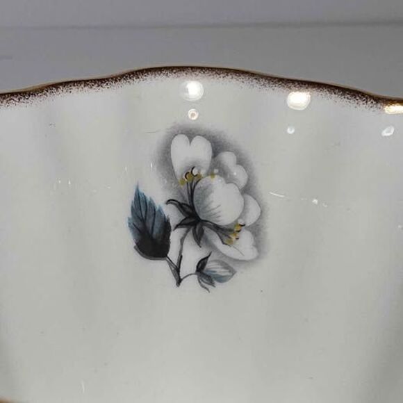 Rosina Teacup and Saucer White Flowers Vintage - Picture 4 of 9